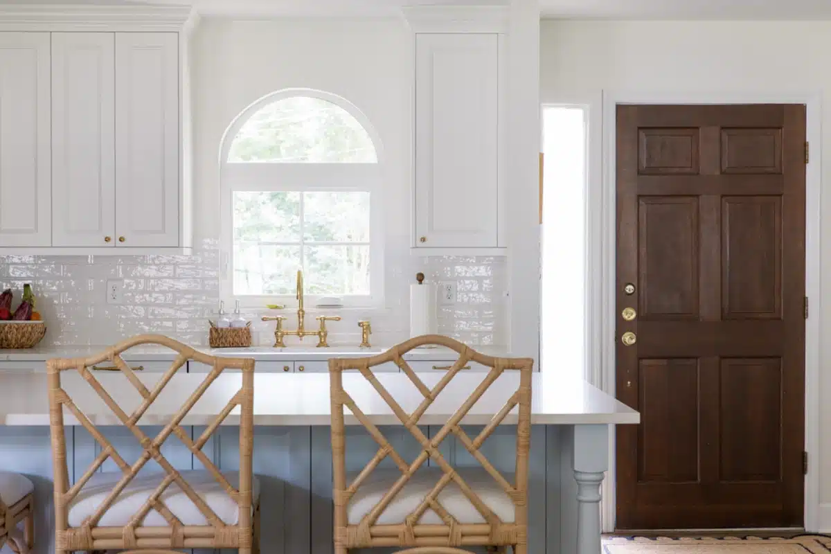 interior design principles. stools at kitchen island with arched window