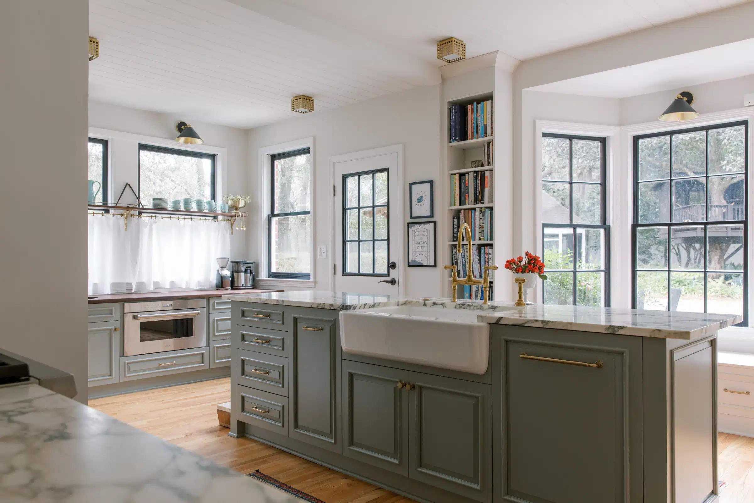 Kitchen with natural light, Good home design vs outdated home design